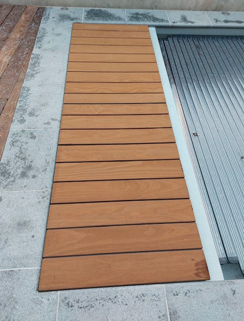 Sonnendeck für Rolladenschacht 370 aus Kebony - Pool Me Up