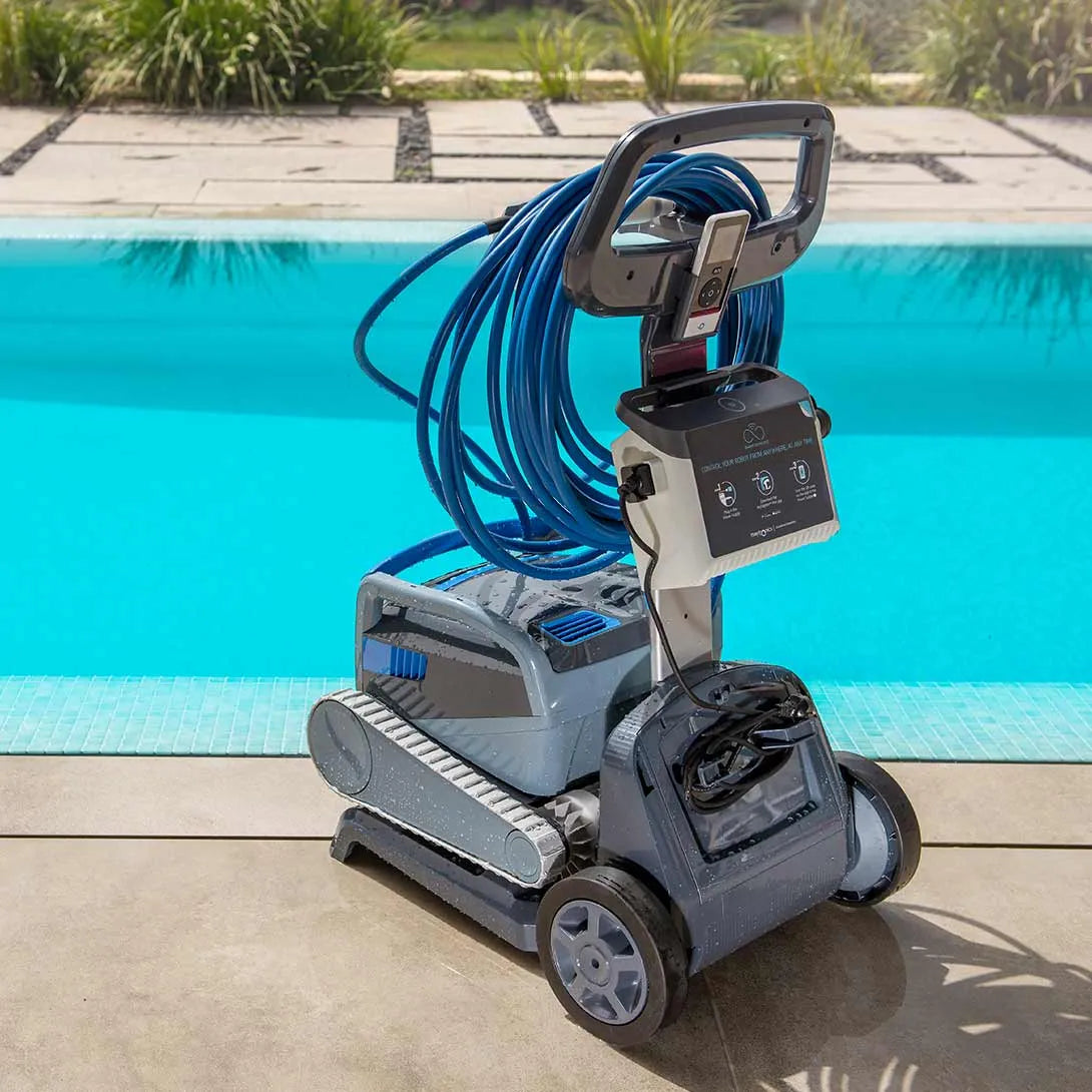 Dolphin M700 mit Caddy, Kombi-Bürsten grau - Pool Me Up