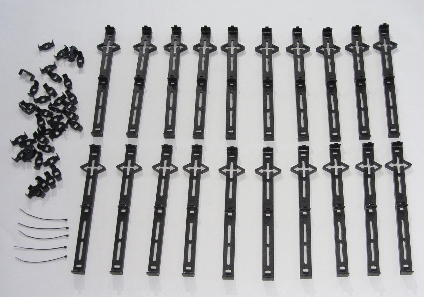 Mitras Montageset mit 20 Stk. Mattenhaltern - Pool Me Up